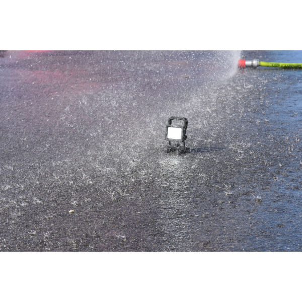 REFLEKTOR PRZENOŚNY 20W SMD 2000LM 82882