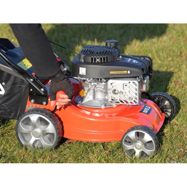 KOSIARKA SPALINOWA 41 CM Z NAPĘDEM POJ 123 CM3 YT-85521