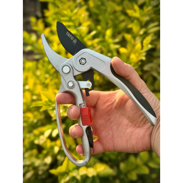 SEKATOR KOWADEŁKOWY ALUMINIOWY  Z GRZECHOTKĄ 200MM ORAZ BLOKADĄ OTWARCIA YT-88123