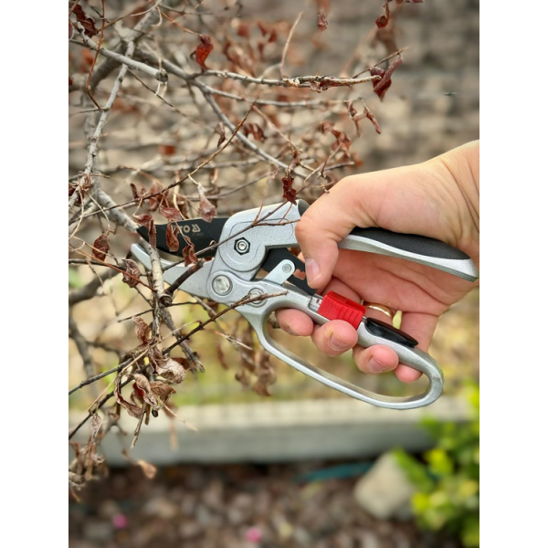 SEKATOR KOWADEŁKOWY ALUMINIOWY  Z GRZECHOTKĄ 200MM ORAZ BLOKADĄ OTWARCIA YT-88123