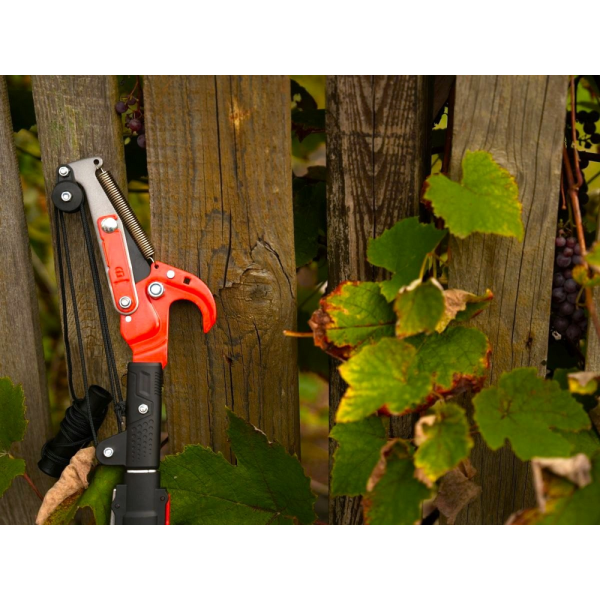 SEKATOR GĄSIENICOWY TELESKOPOWY DO GAŁĘZI 1.8M YT-88770