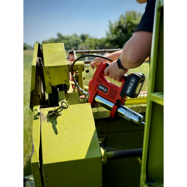 SMAROWNICA 18V, 620 BAR, 284 G/MIN - AKUMULATOR 3 AH YT-07020