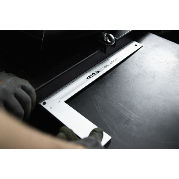 KĄTOWNIK ALUMINIOWY 350 MM. YT-7082