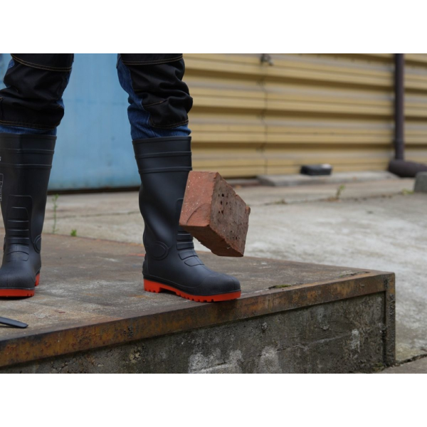 KALOSZE Z METALOWYM PODNOSKIEM                      ROZM. 45 YT-80887