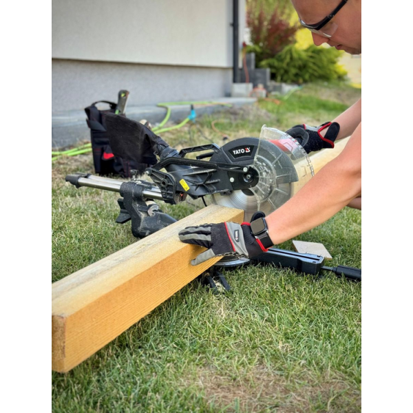 UKOŚNICA 255MM 1800W Z LASEREM DO PRECYZYJNEGO CIĘCIA TWARDEGO DREWNA I LAMINATÓW YT-82173