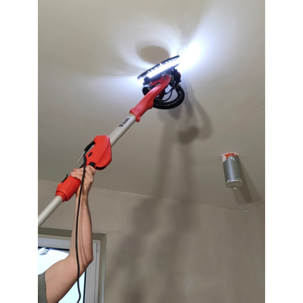 SZLIFIERKA DO GŁADZI NA WYSIĘGNIKU 820W Z WBUDOWANYM ODKURZACZEM YT-82355