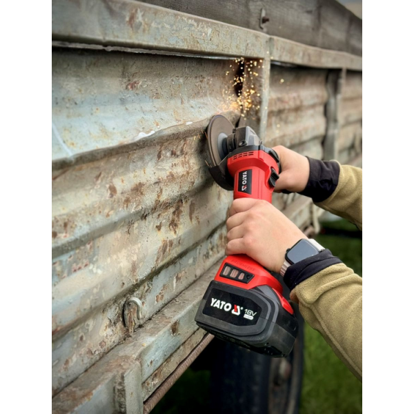 SZLIFIERKA KĄTOWA 18V, 125 MM, 3000-8500 MIN⁻¹ - DWA AKUMULATORY 4 AH YT-828295